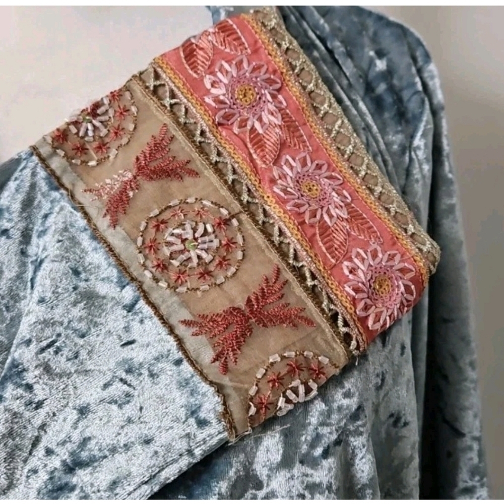 Aratta Silent Journey Crushed Velvet Smoking Jacket Blue Embroidered Belted S - Picture 8 of 12